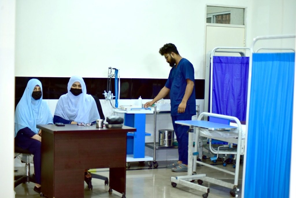 Emergency treatment room at Munir Hafeez Medical Center Gujranwala